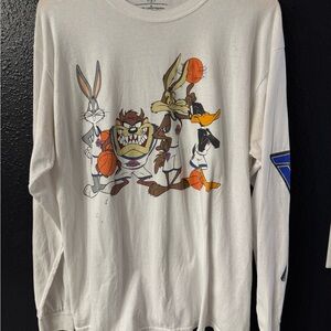 Looney Tunes White Long-Sleeve Basketball Graphic Tee